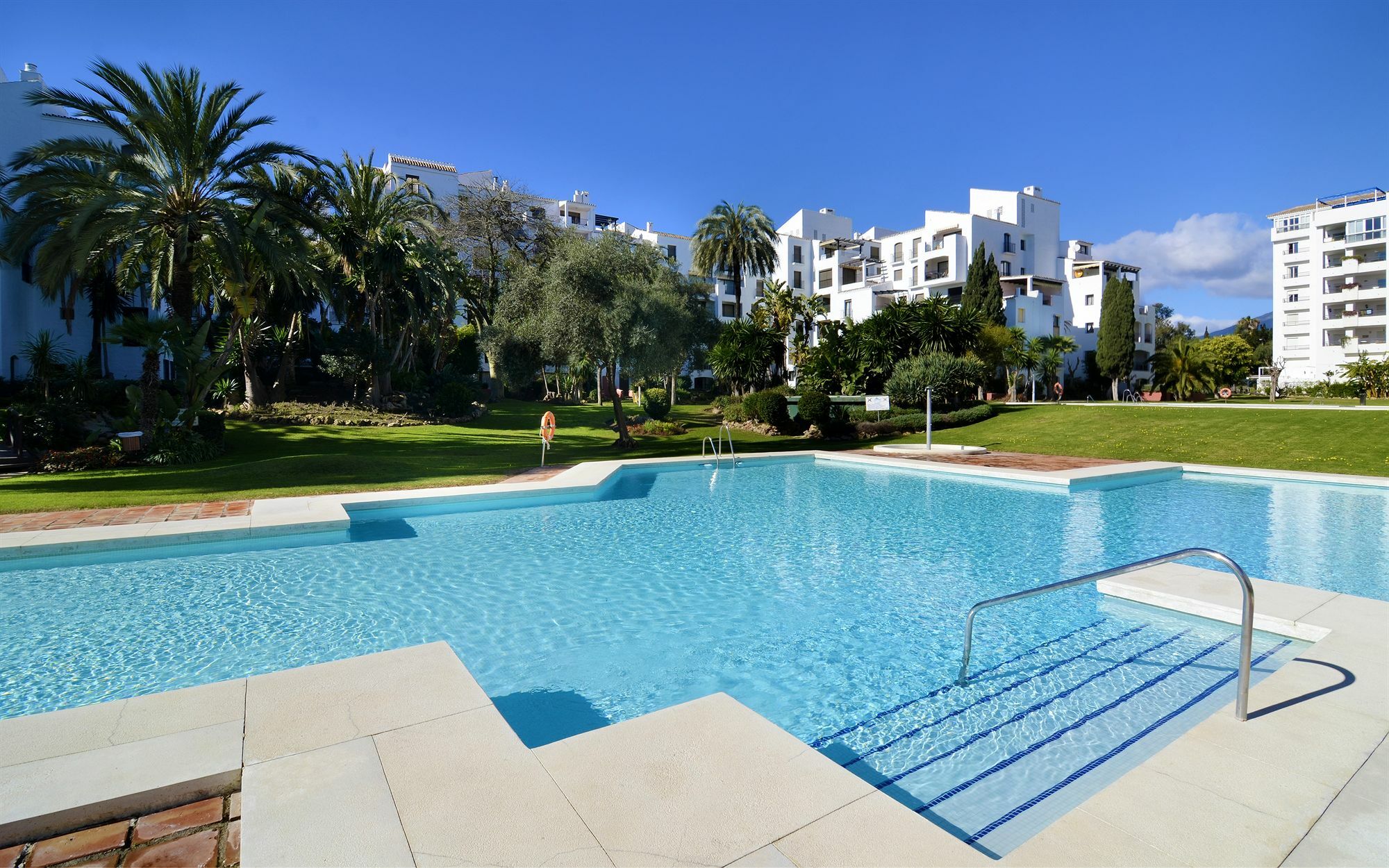 Апартаменты Club Jardines Del Puerto Марбелья Экстерьер фото
